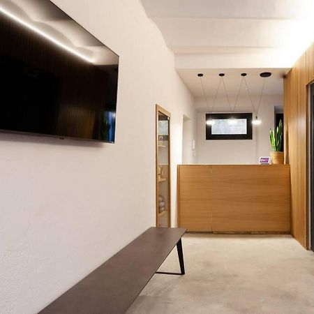 Velo Vern 1 Beautiful New Apartment 2 Bed Ensuite 지로나 외부 사진