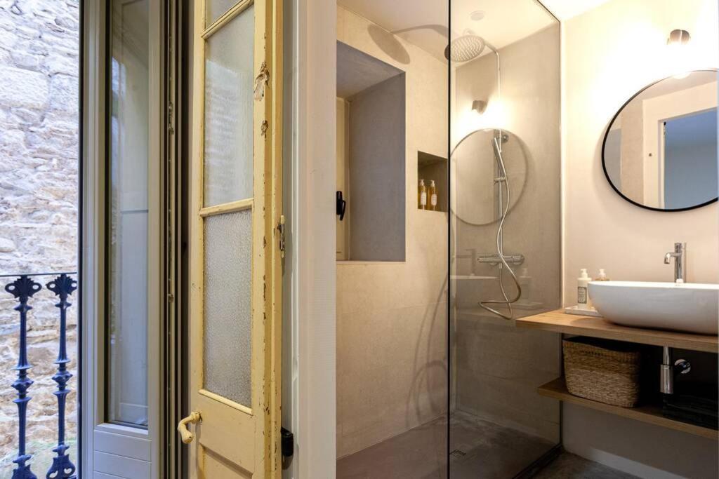 Velo Vern 1 Beautiful New Apartment 2 Bed Ensuite 지로나 외부 사진