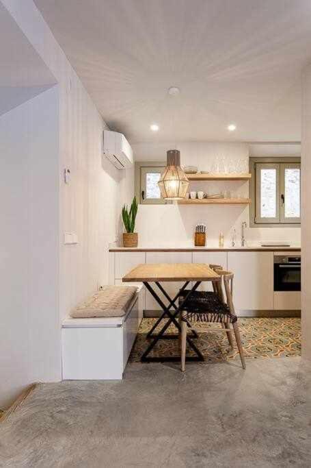 Velo Vern 1 Beautiful New Apartment 2 Bed Ensuite 지로나 외부 사진