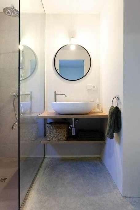 Velo Vern 1 Beautiful New Apartment 2 Bed Ensuite 지로나 외부 사진